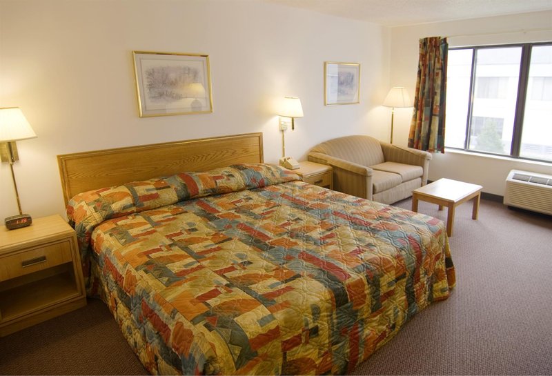 Americas Best Value Inn - Fort Atkinson, WI