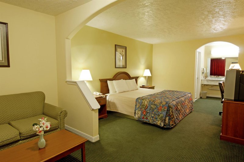 Americas Best Value Inn - Waller, TX