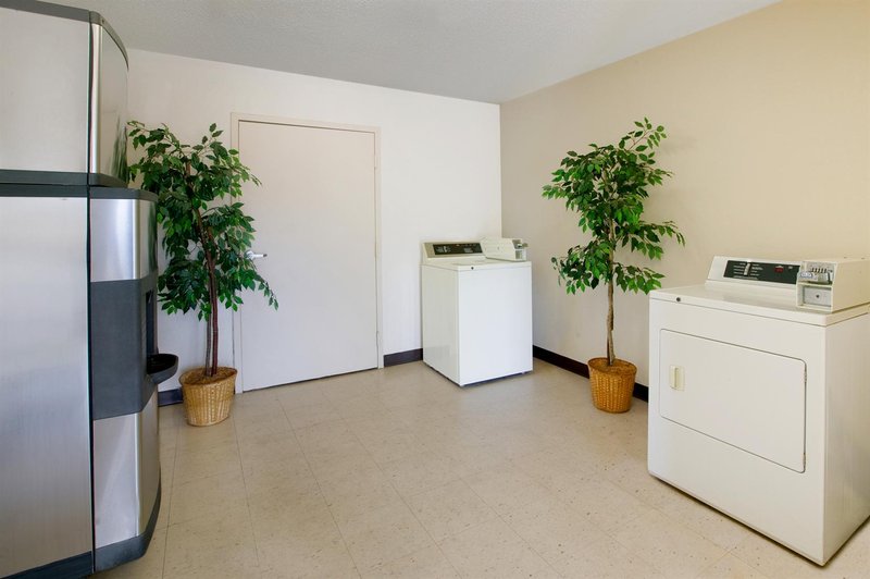 Americas Best Value Inn - Acworth, GA