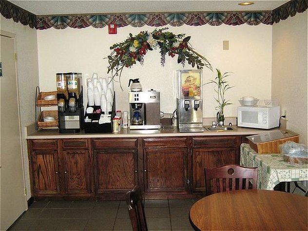 Americas Best Value Inn - Acworth, GA