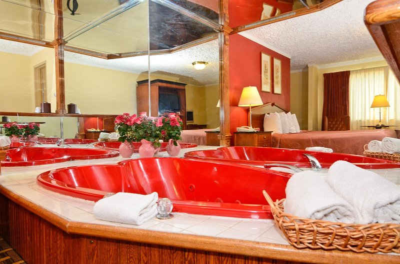 Americas Best Value Inn - Clarence, NY