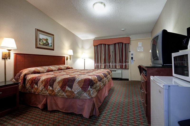 Americas Best Value Inn - Smithtown, NY
