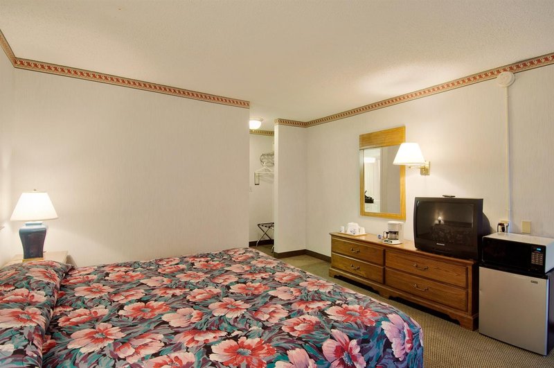 Americas Best Value Inn Cleveland Airport - Brook Park, OH