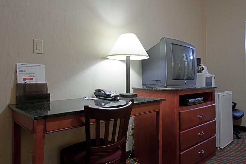 Americas Best Value Inn - Smithtown, NY