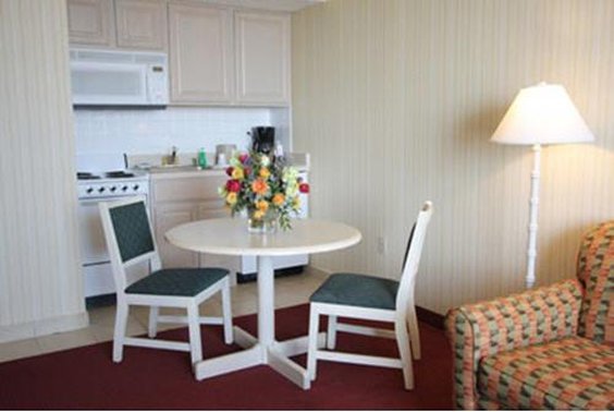 Barclay Tower Suites - Virginia Beach, VA