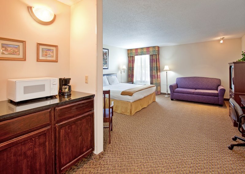 Holiday Inn Express OSAGE BCH - LAKE OF THE OZARKS - Oshkosh, WI