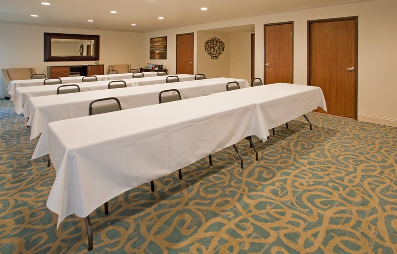 Holiday Inn Express OSAGE BCH - LAKE OF THE OZARKS - Oshkosh, WI