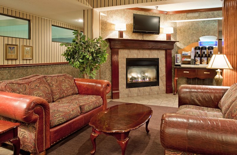 Holiday Inn Express OSAGE BCH - LAKE OF THE OZARKS - Oshkosh, WI