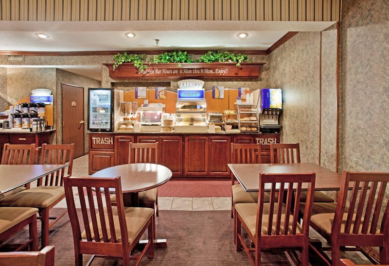 Holiday Inn Express OSAGE BCH - LAKE OF THE OZARKS - Oshkosh, WI