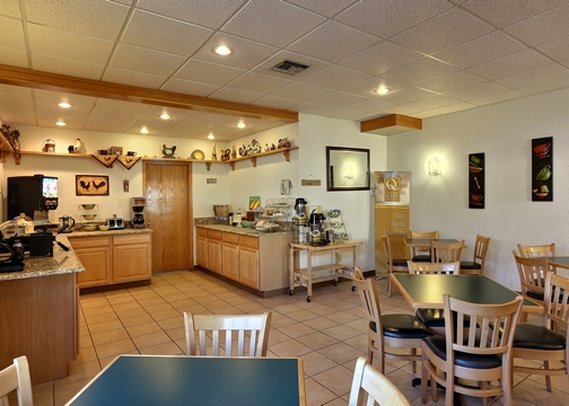 Quality Inn - Mauston, WI