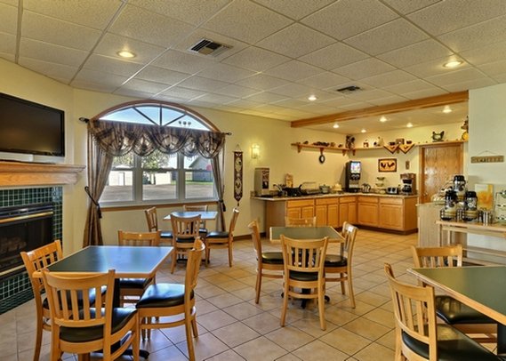 Quality Inn - Mauston, WI
