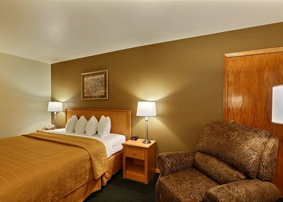 Quality Inn - Mauston, WI