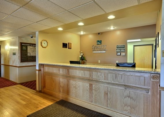 Quality Inn - Mauston, WI