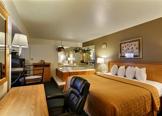 Quality Inn - Mauston, WI