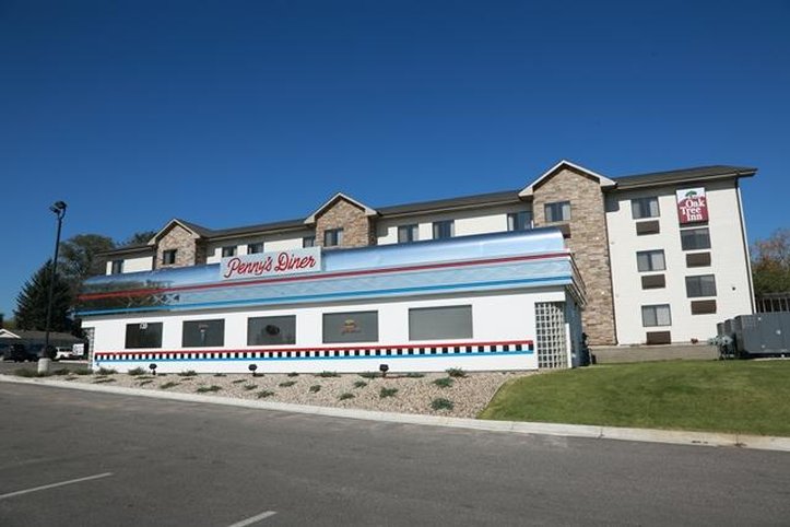 Oak Tree Inn - Glenwood, MN