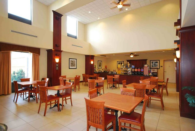 Hampton Inn & Suites Lamar - Mill Hall, PA