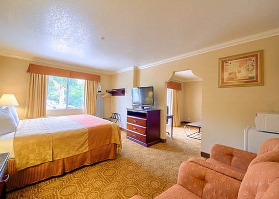 Fallbrook Lodge - Fallbrook, CA