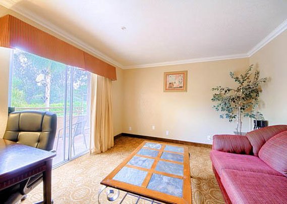 Fallbrook Lodge - Fallbrook, CA