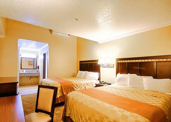 Fallbrook Lodge - Fallbrook, CA