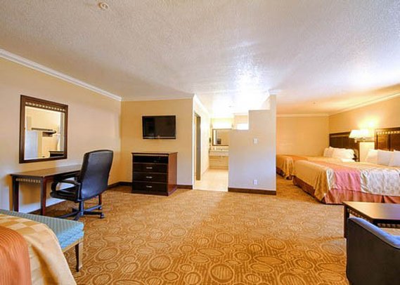 Fallbrook Lodge - Fallbrook, CA