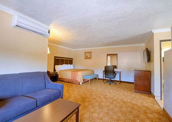 Fallbrook Lodge - Fallbrook, CA