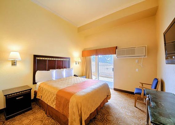 Fallbrook Lodge - Fallbrook, CA