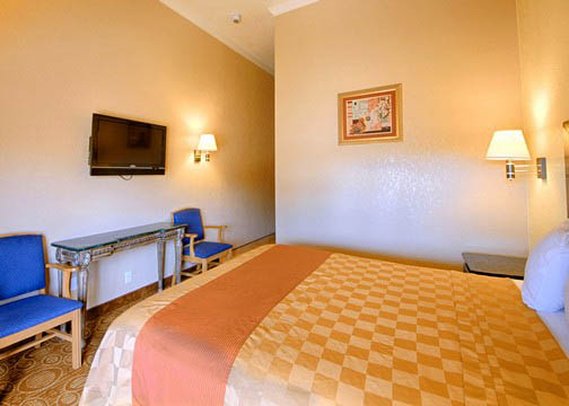 Fallbrook Lodge - Fallbrook, CA