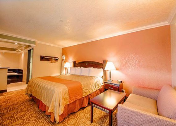 Fallbrook Lodge - Fallbrook, CA