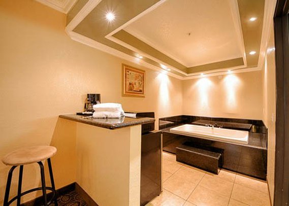 Fallbrook Lodge - Fallbrook, CA