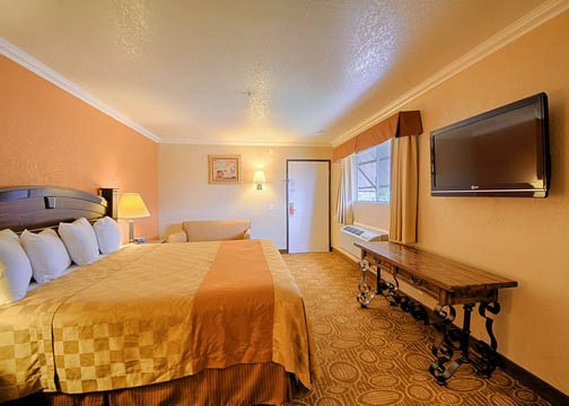 Fallbrook Lodge - Fallbrook, CA