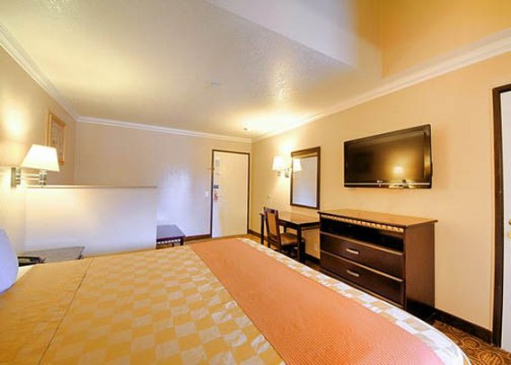 Fallbrook Lodge - Fallbrook, CA