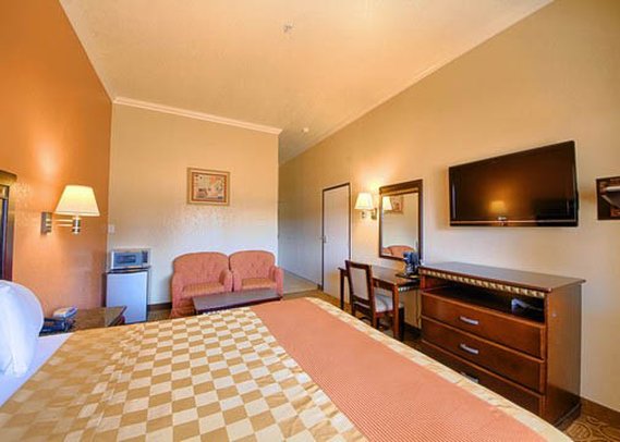 Fallbrook Lodge - Fallbrook, CA