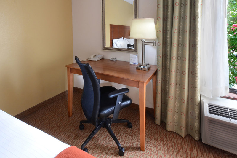 Holiday Inn Express RALEIGH-DURHAM AIRPORT - New Hill, NC