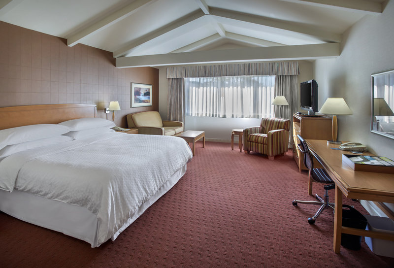 Four Points by Sheraton Plainview Long Island - Plainview, NY