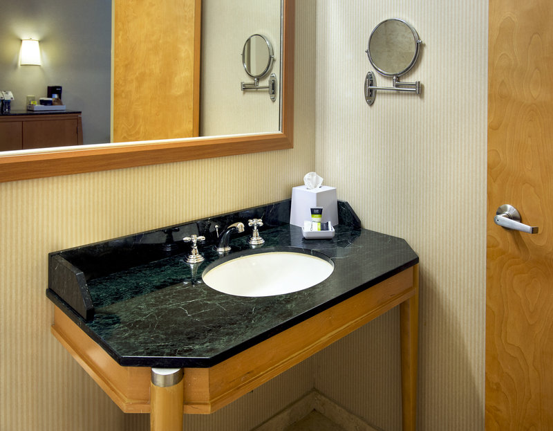 Four Points by Sheraton Plainview Long Island - Plainview, NY