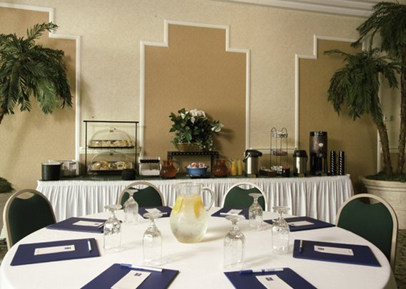Comfort Inn & Suites Port Canaveral Area - Cocoa Beach, FL