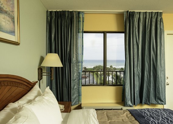 Comfort Inn & Suites Port Canaveral Area - Cocoa Beach, FL