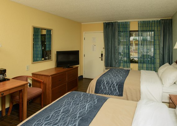 Comfort Inn & Suites Port Canaveral Area - Cocoa Beach, FL