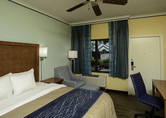 Comfort Inn & Suites Port Canaveral Area - Cocoa Beach, FL