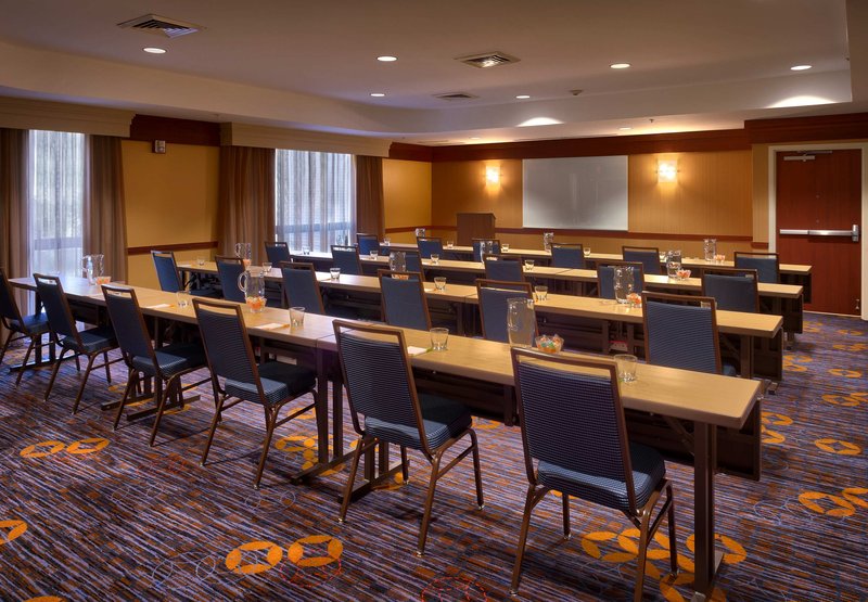 Courtyard By Marriott Kansas City Shawnee - Shawnee, KS