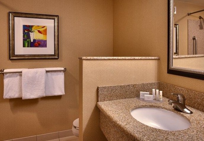 Courtyard By Marriott Kansas City Shawnee - Shawnee, KS