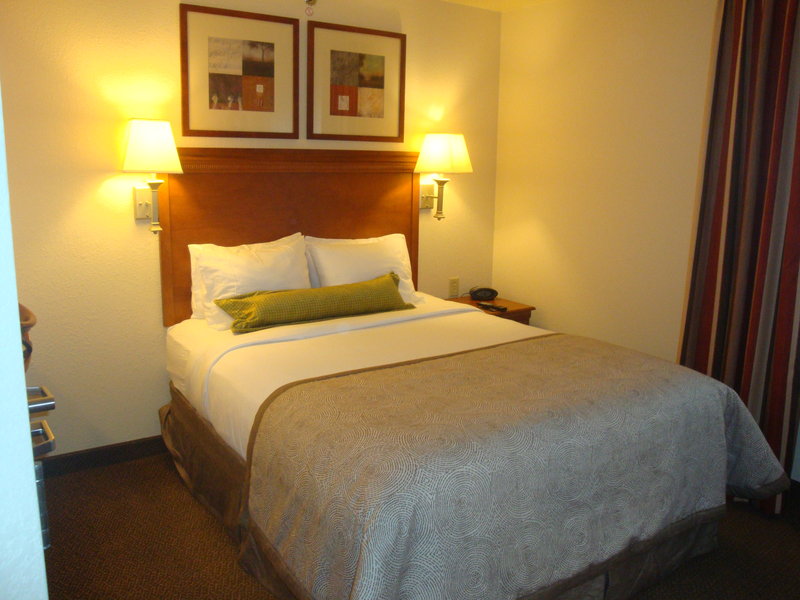 Candlewood Suites Bloomington-Normal - Colfax, IL