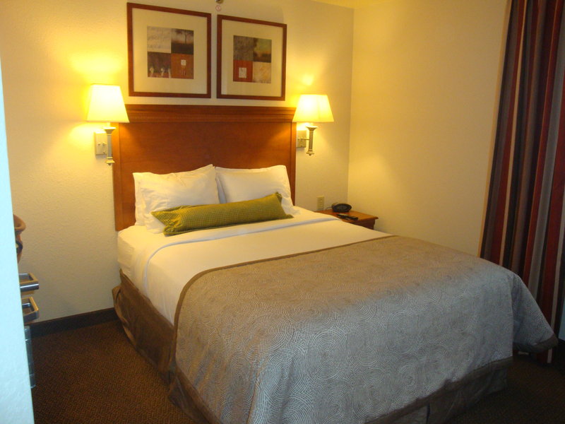 Candlewood Suites Bloomington-Normal - Colfax, IL