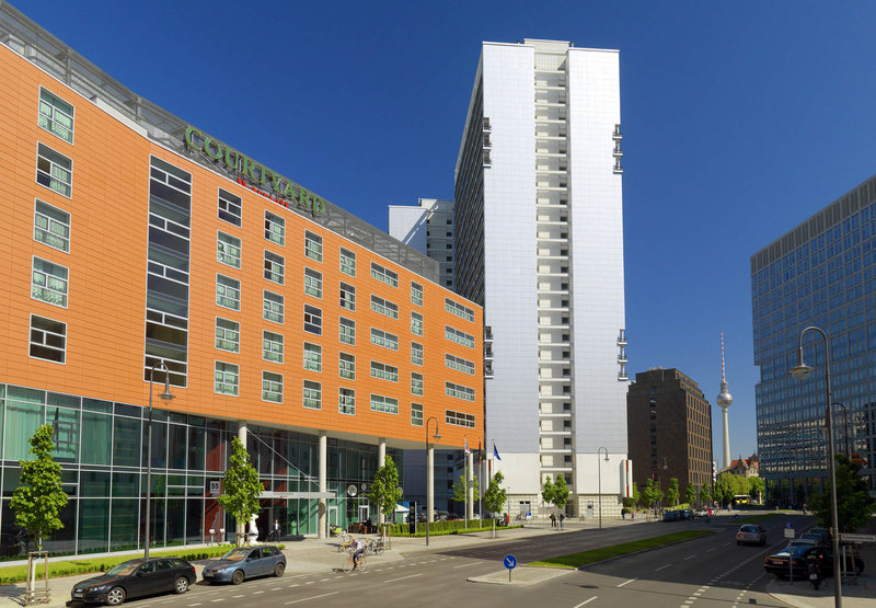 Hotel Courtyard by Marriott Berlin City Center Entrance