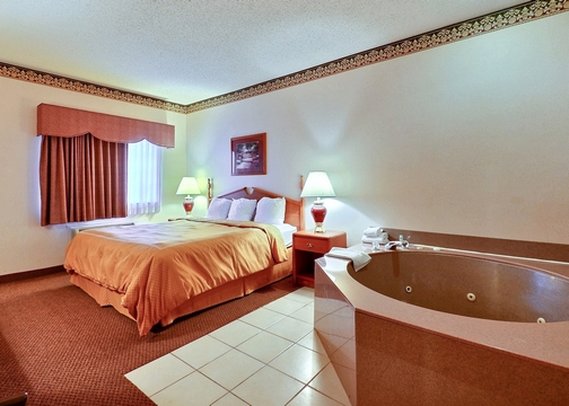Rodeway Inn & Suites - Carmel, IN