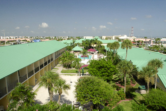 Comfort Inn & Suites Port Canaveral Area - Cocoa Beach, FL