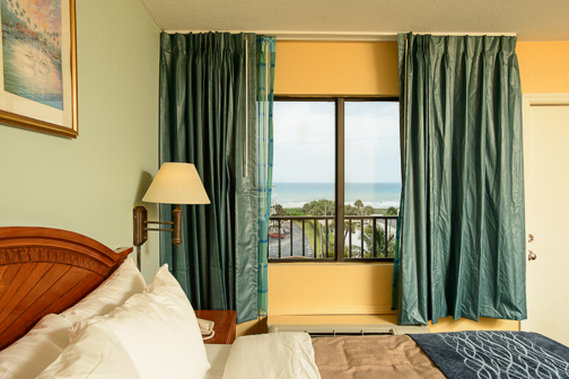 Comfort Inn & Suites Port Canaveral Area - Cocoa Beach, FL