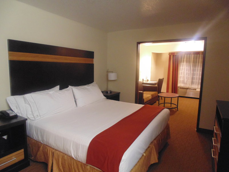 Oxford Suites Gladstone - Gladstone, OR