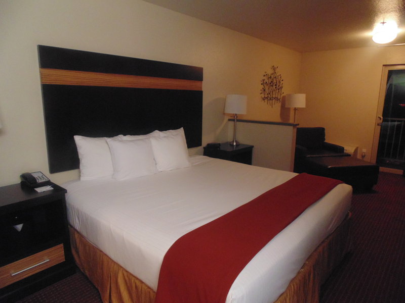 Oxford Suites Gladstone - Gladstone, OR