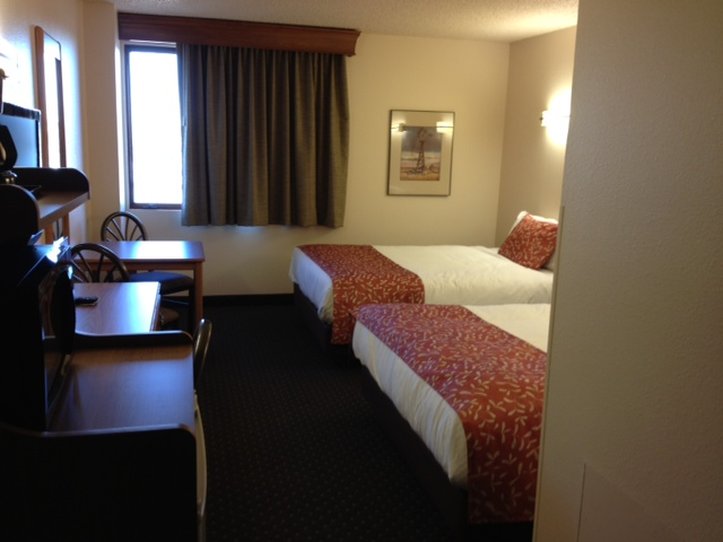 Expressway Inn - Bismarck, ND